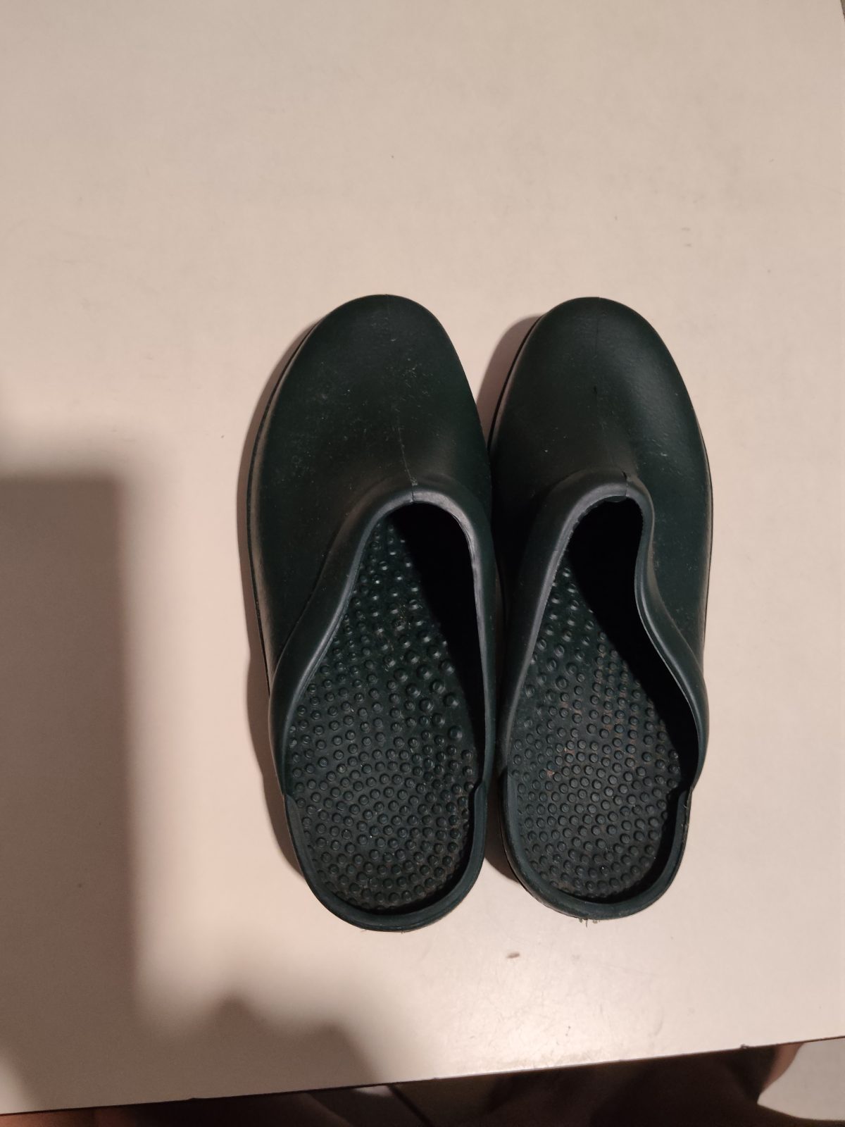 Sabots verts en caoutchouc, taille 35-36 — Martinique