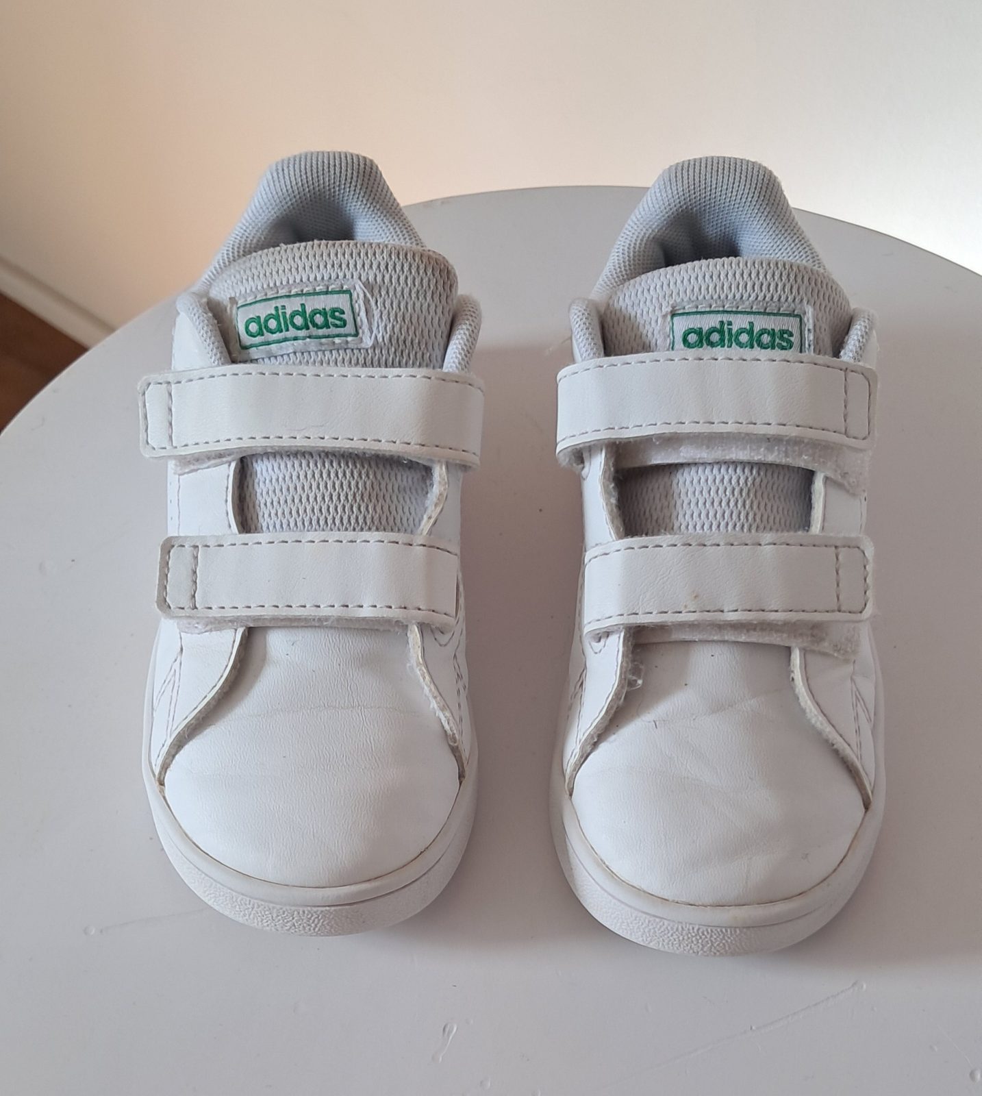 Baskets enfant Adidas blanches et vertes à scratch