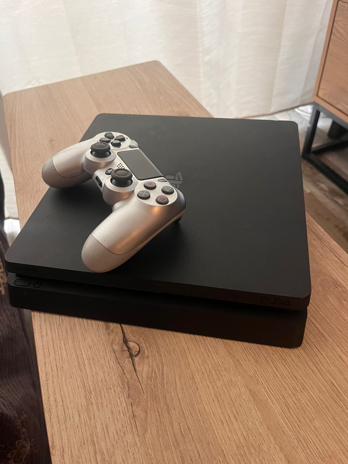 Console PlayStation 4 Slim noire + manette silver — Sony — La Réunion