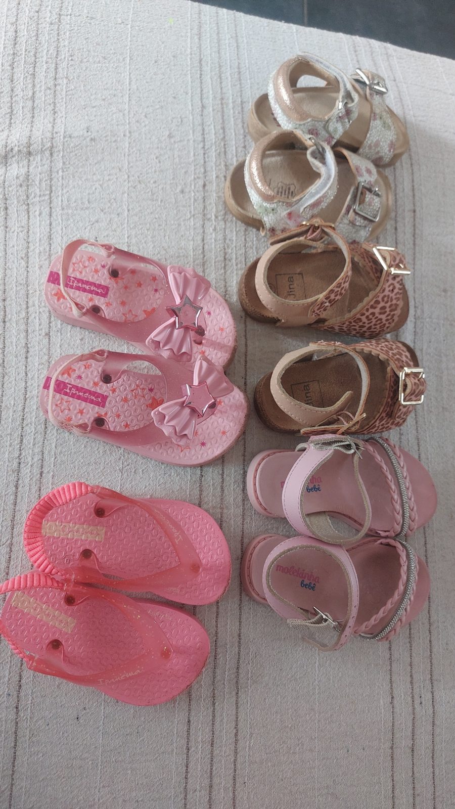 Lot de sandales bébé fille roses et léopard