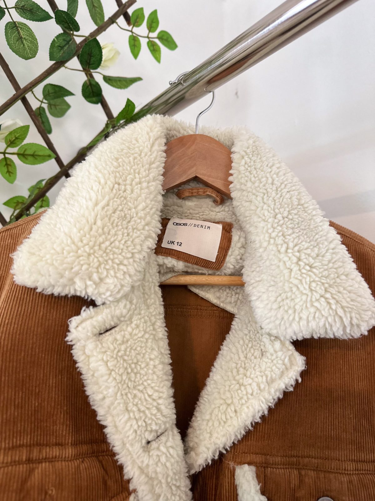 Veste en velours côtelé marron doublée sherpa – ASOS Denim