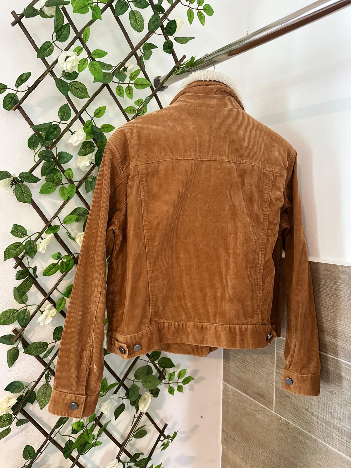 Veste en velours côtelé marron doublée sherpa – ASOS Denim