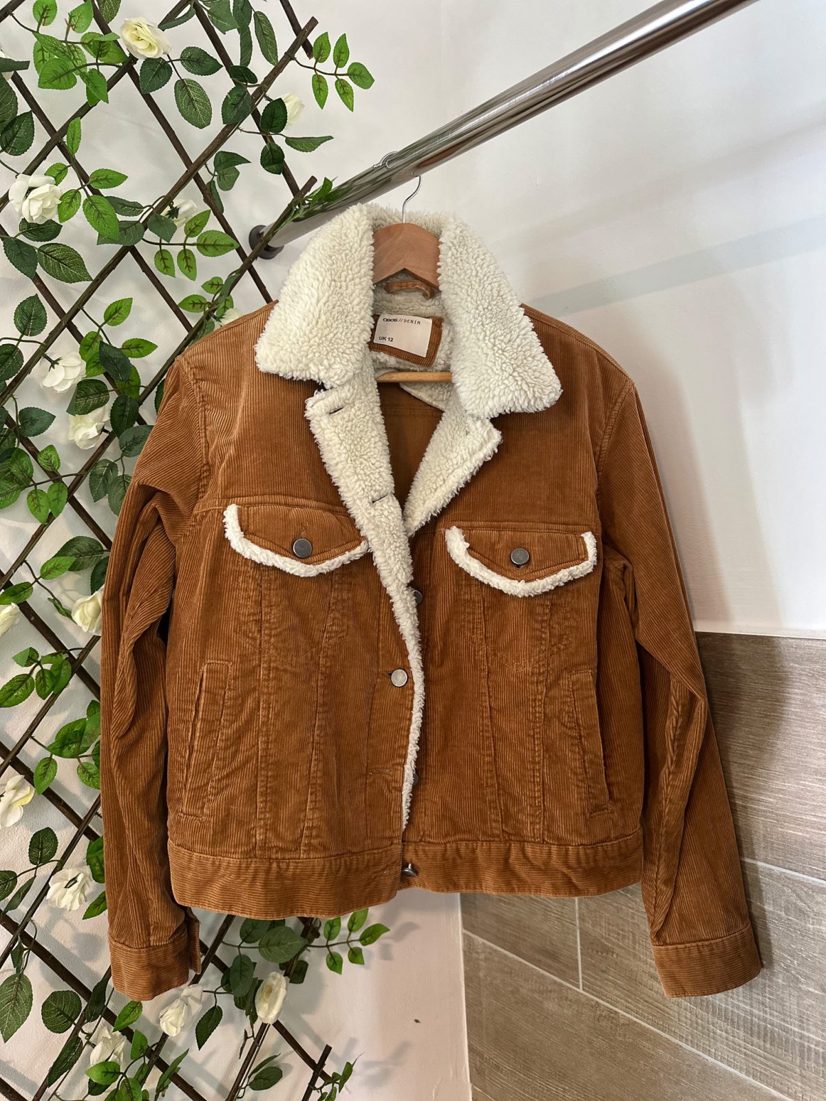 Veste en velours côtelé marron doublée sherpa – ASOS Denim