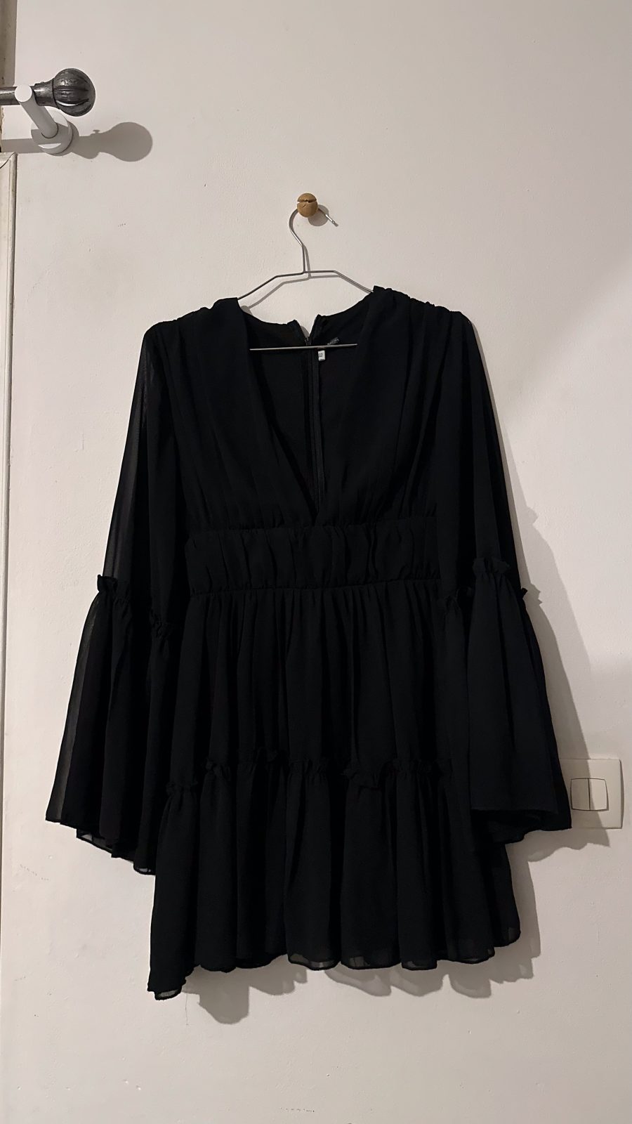 Robe noire courte Shein - Manches évasées et volants - Taille XS (34)
