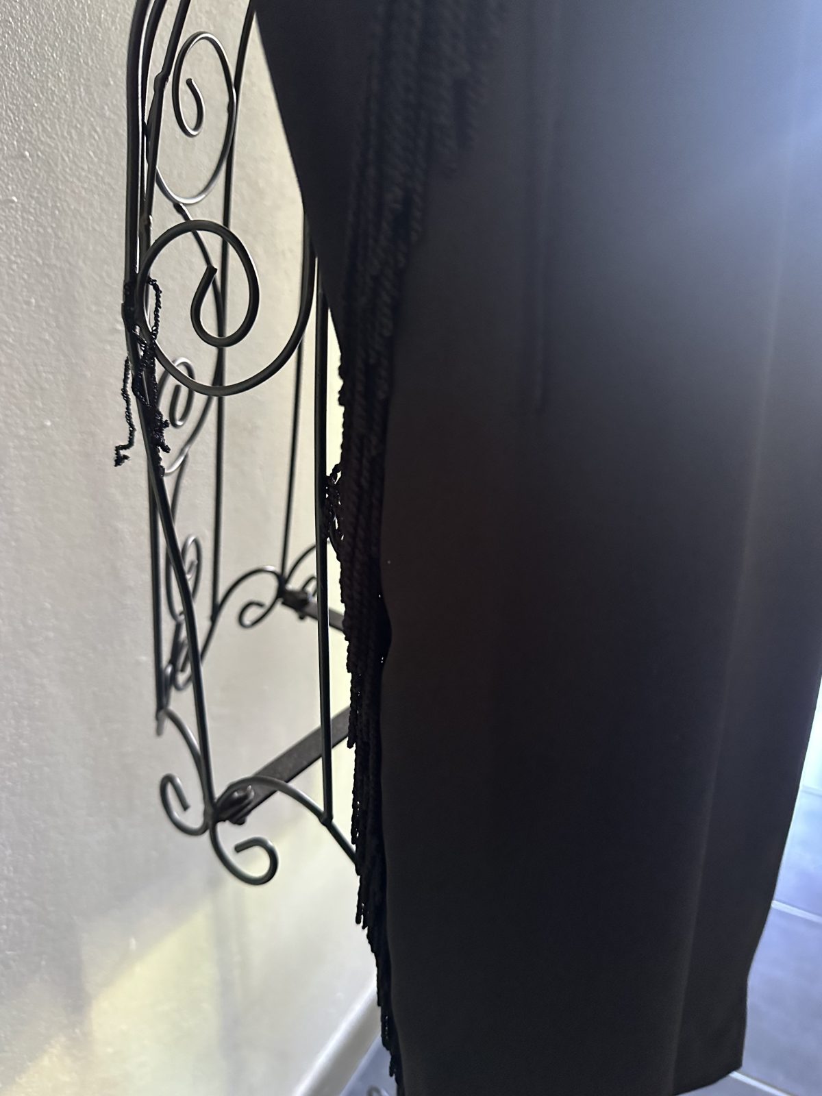 Petite robe noire Sinéquanone à franges style charleston - Taille 38 - Neuve