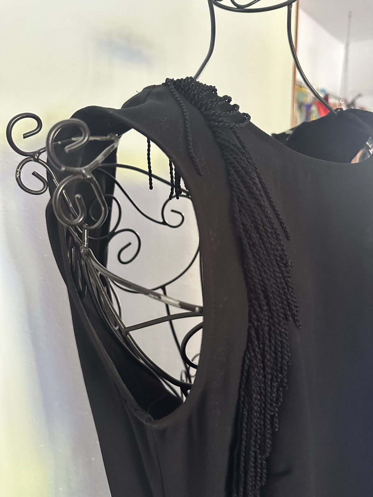 Petite robe noire Sinéquanone à franges style charleston - Taille 38 - Neuve