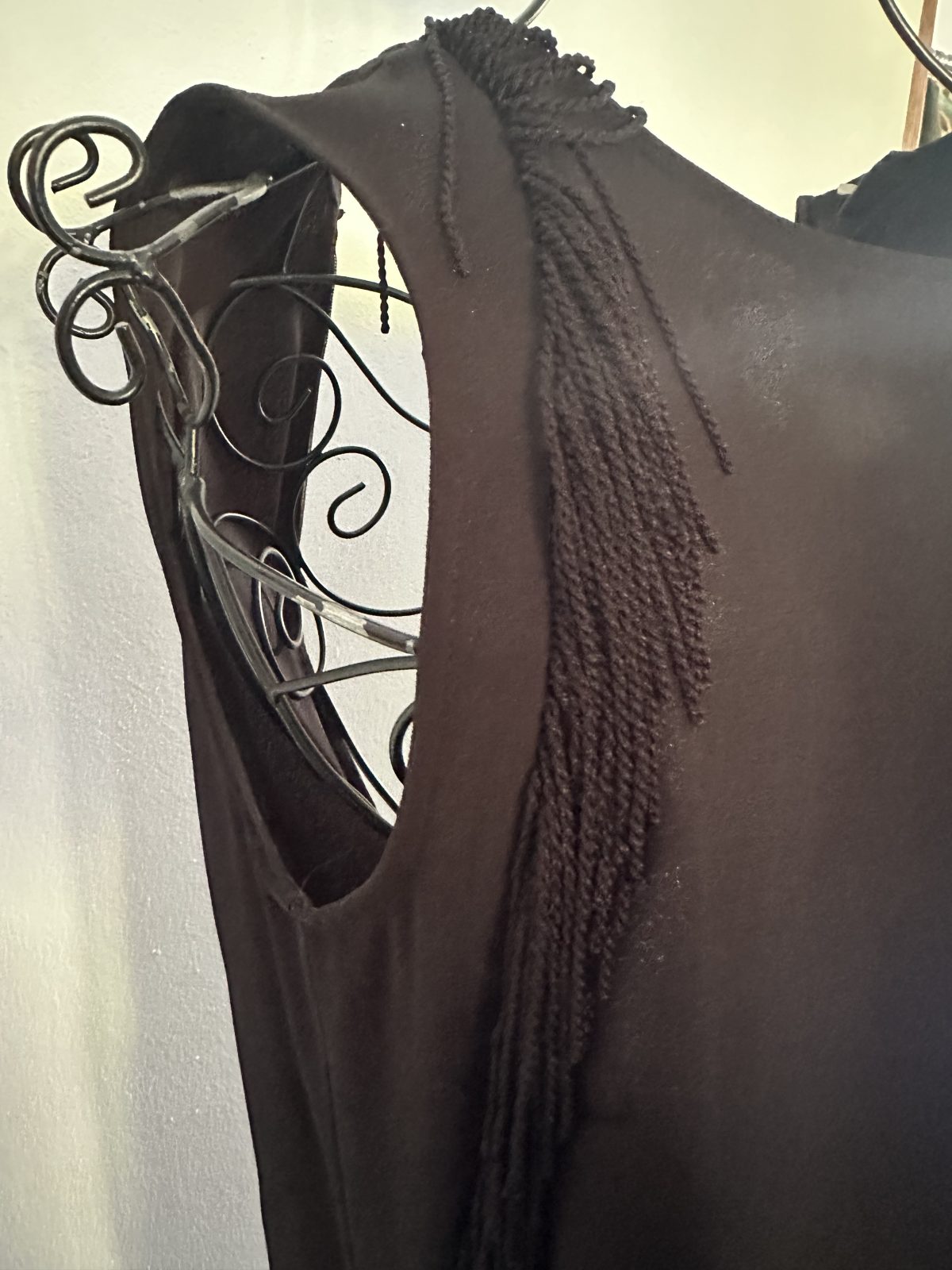 Petite robe noire Sinéquanone à franges style charleston - Taille 38 - Neuve