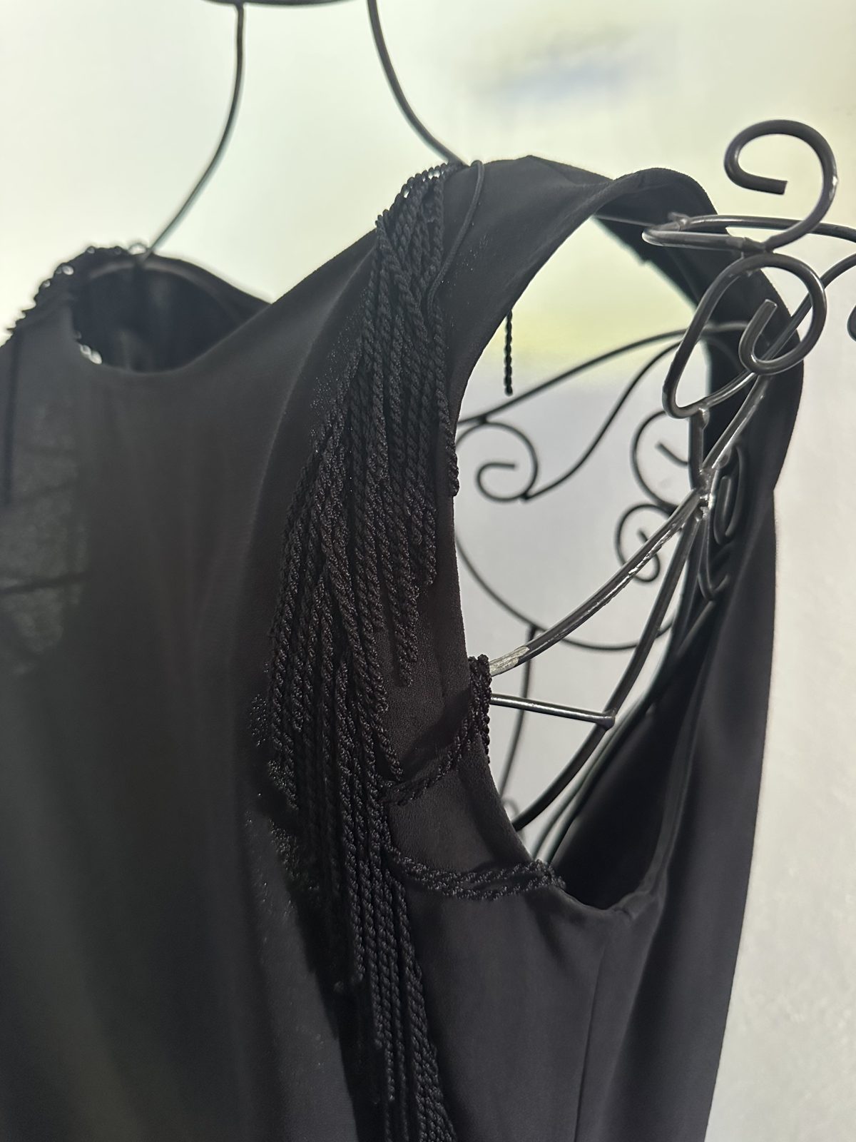 Petite robe noire Sinéquanone à franges style charleston - Taille 38 - Neuve