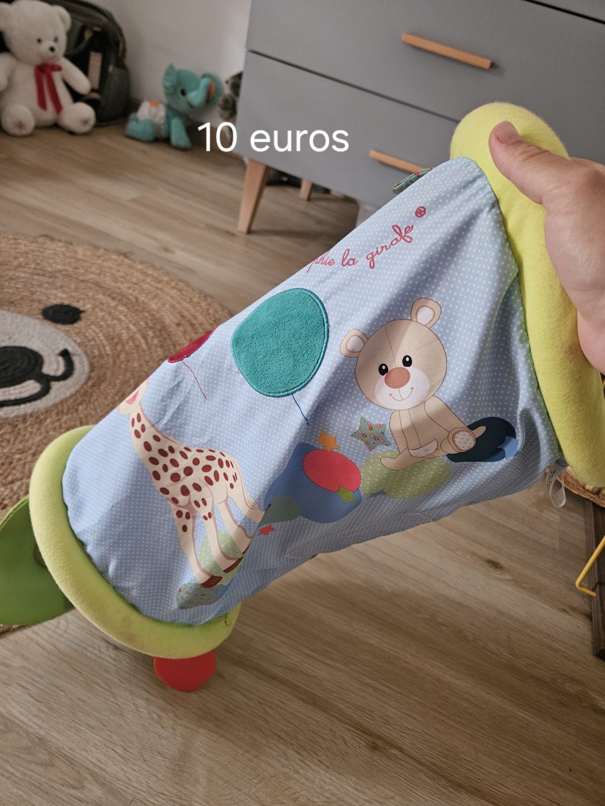 Tapis d'éveil Sophie la girafe bleu, vert et jaune