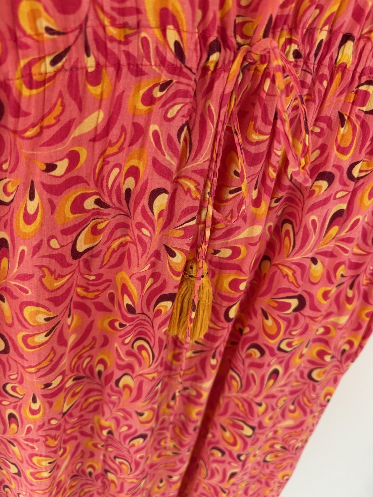 Robe longue fluide Laraethnics imprimée rose et jaune