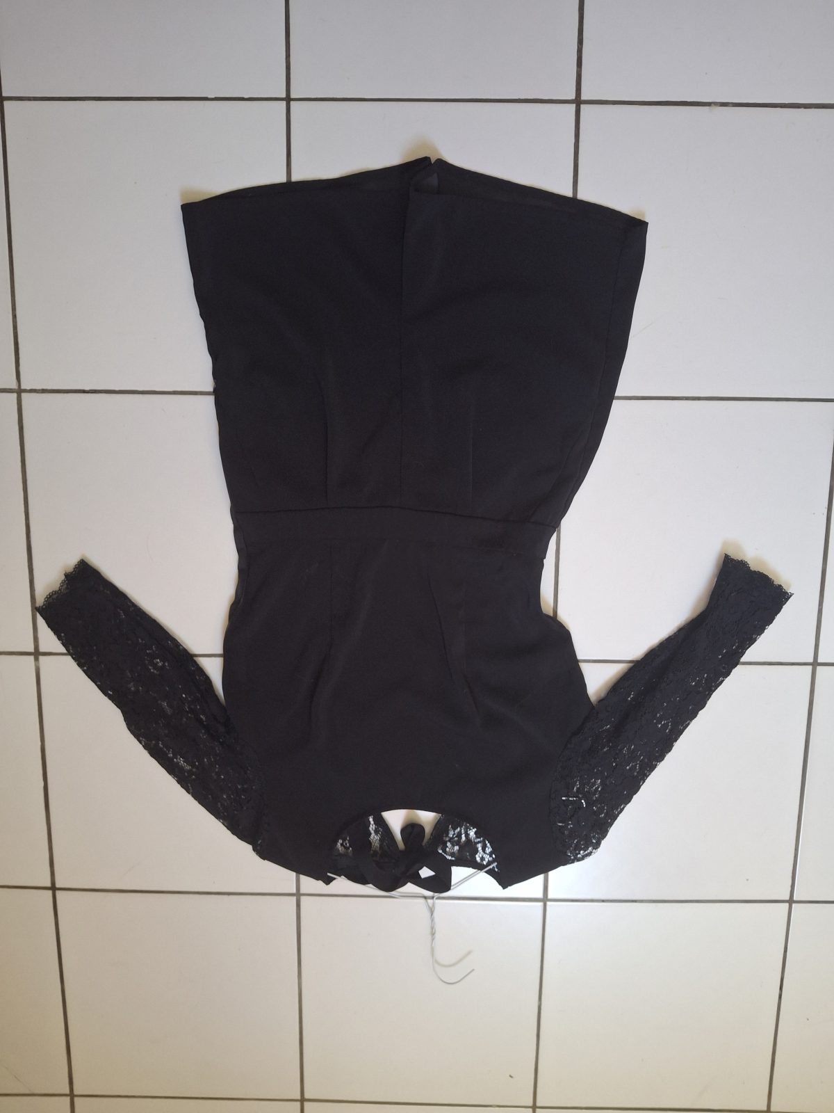 Combi noire courte manches longues dentelle Kiabi taille 36
