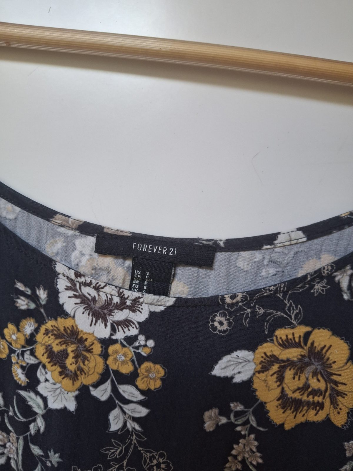 Combinaison fleurie noire et jaune Forever 21 S