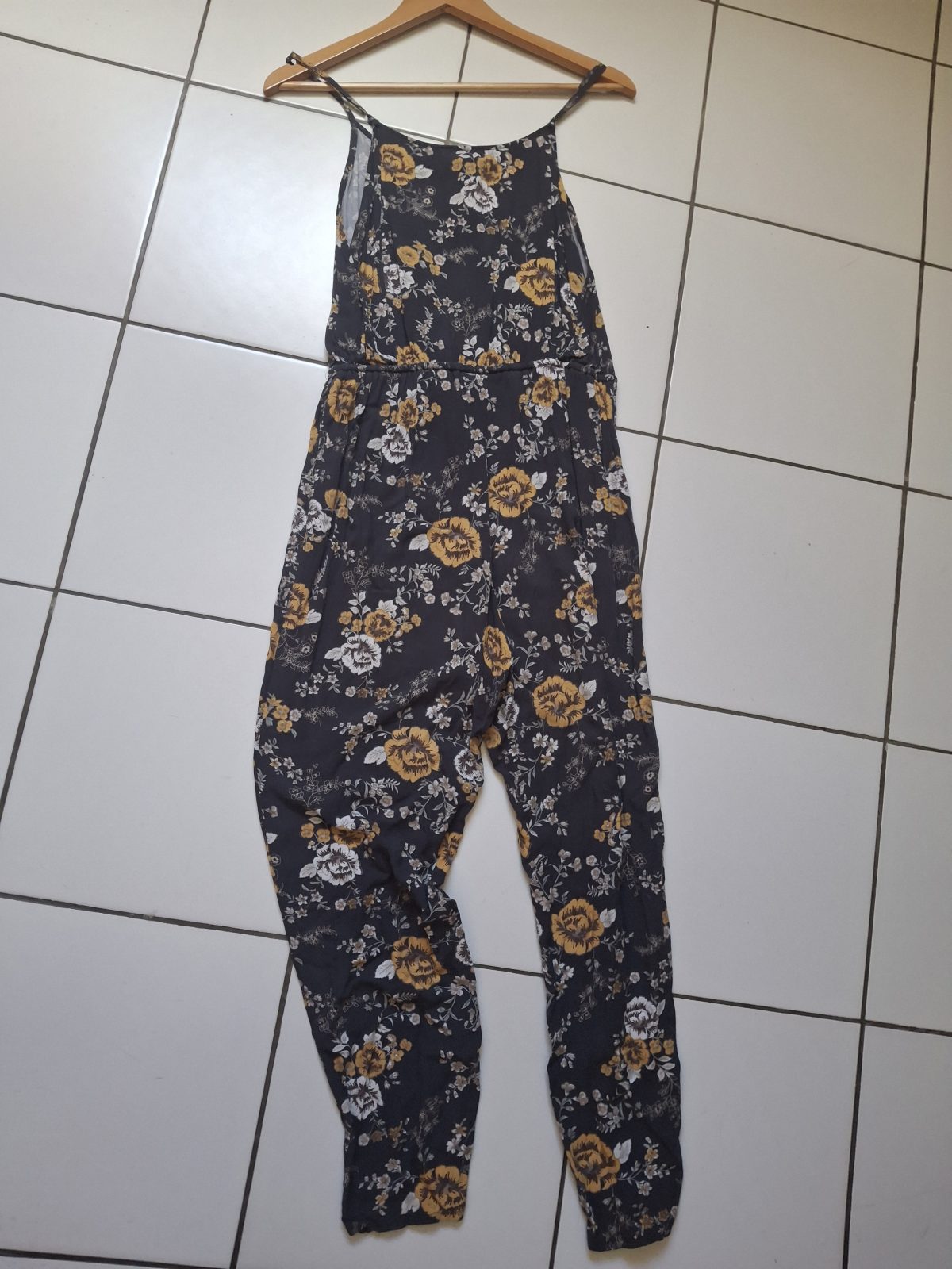 Combinaison fleurie noire et jaune Forever 21 S