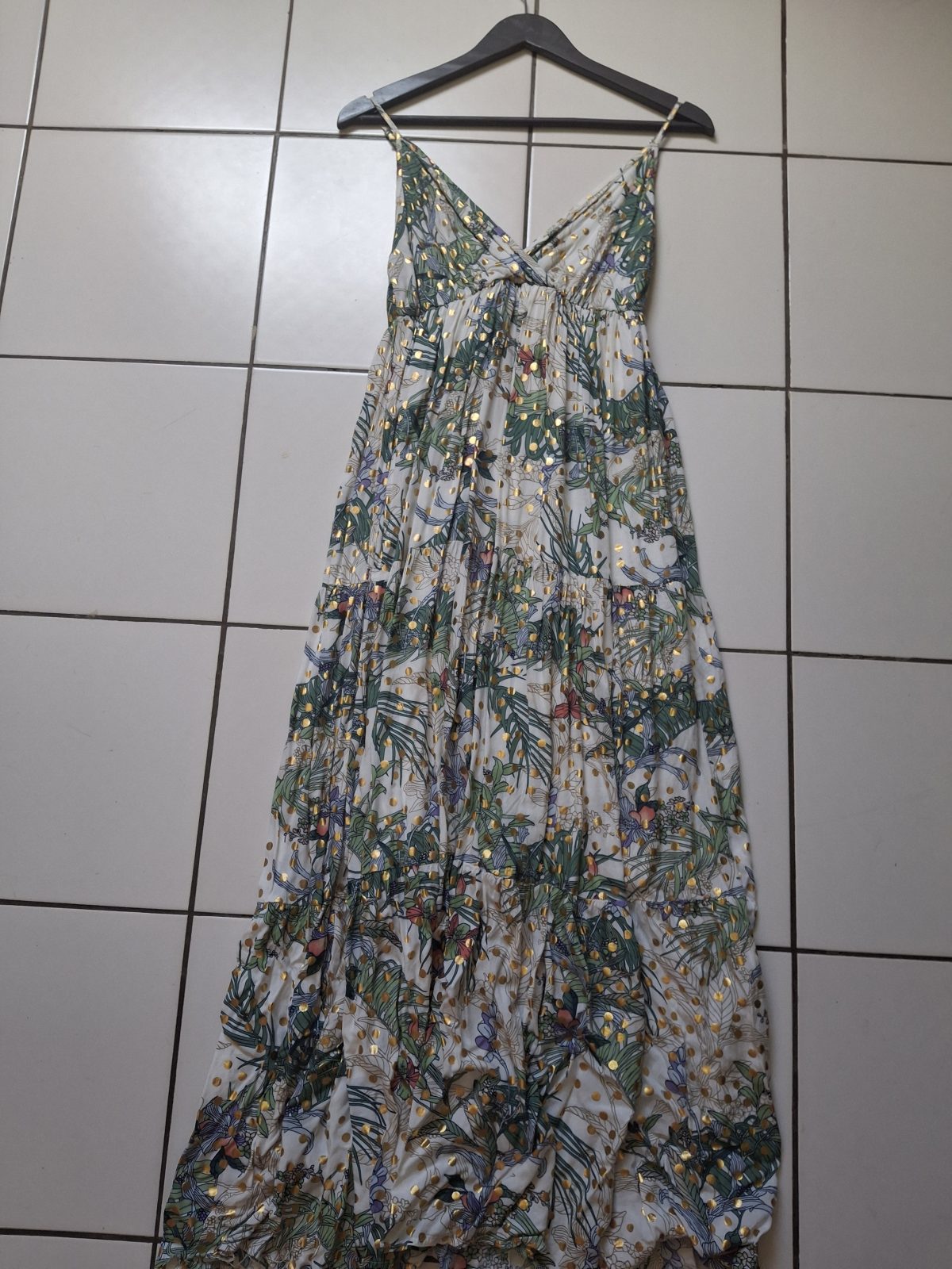 Robe longue fleurie blanche à pois dorés BELCI