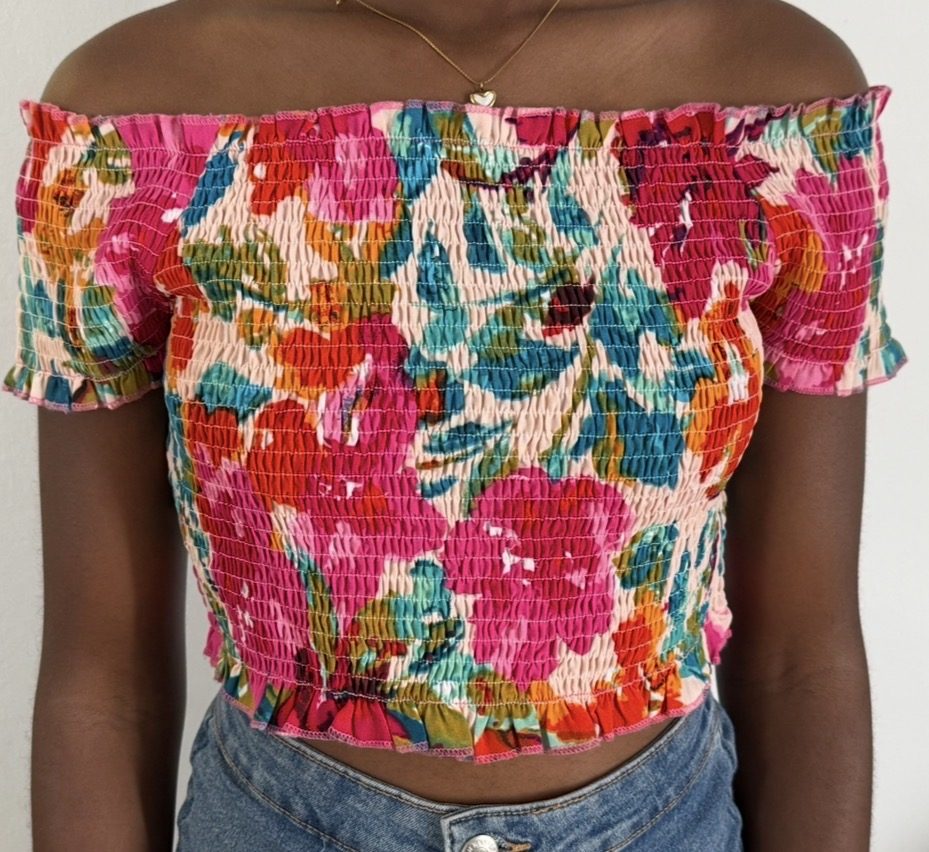 Joli haut fleuri à épaules dénudées – 2 € — Martinique