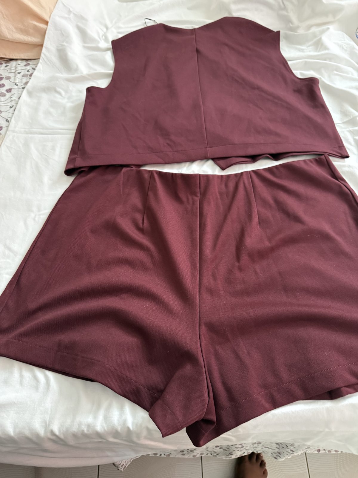 Ensemble deux pièces H&M bordeaux – Haut XL / Bas XXL – 12 €