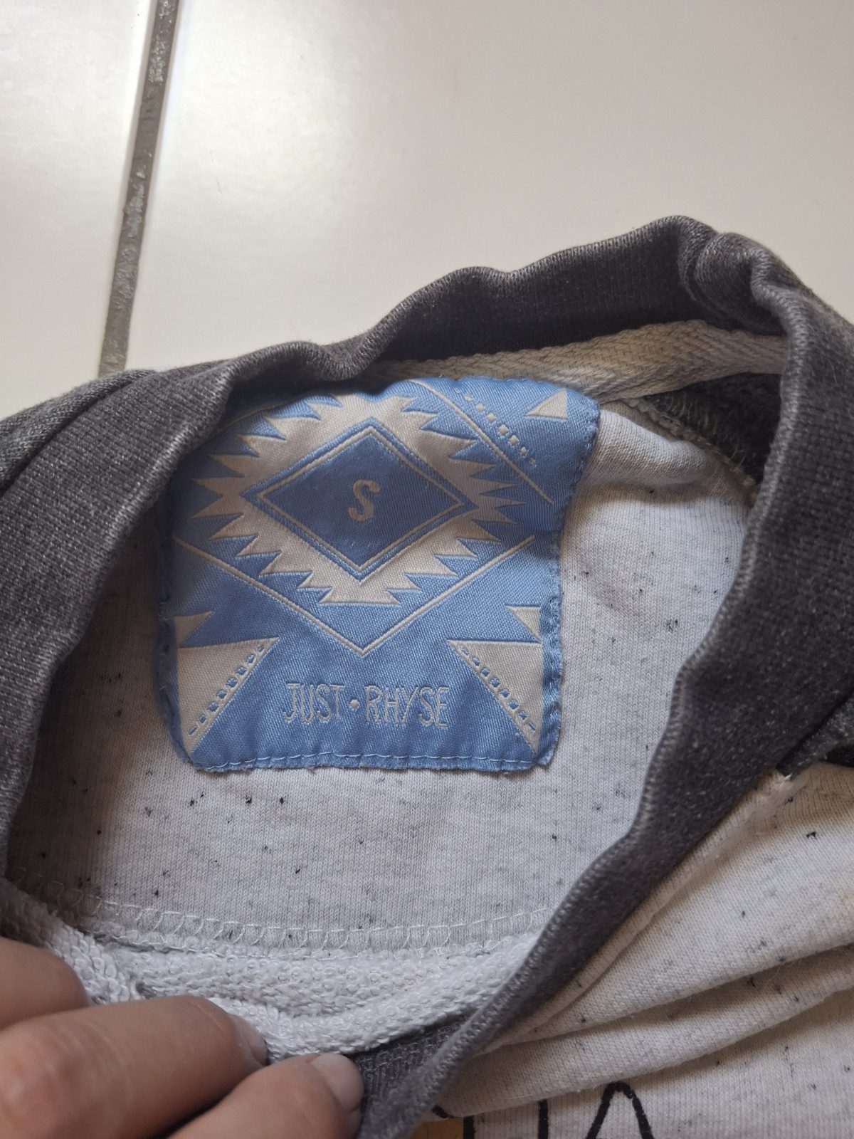 Sweat gris et blanc navette spatiale