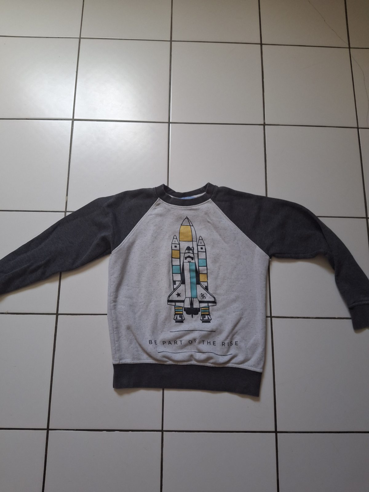 Sweat gris et blanc navette spatiale