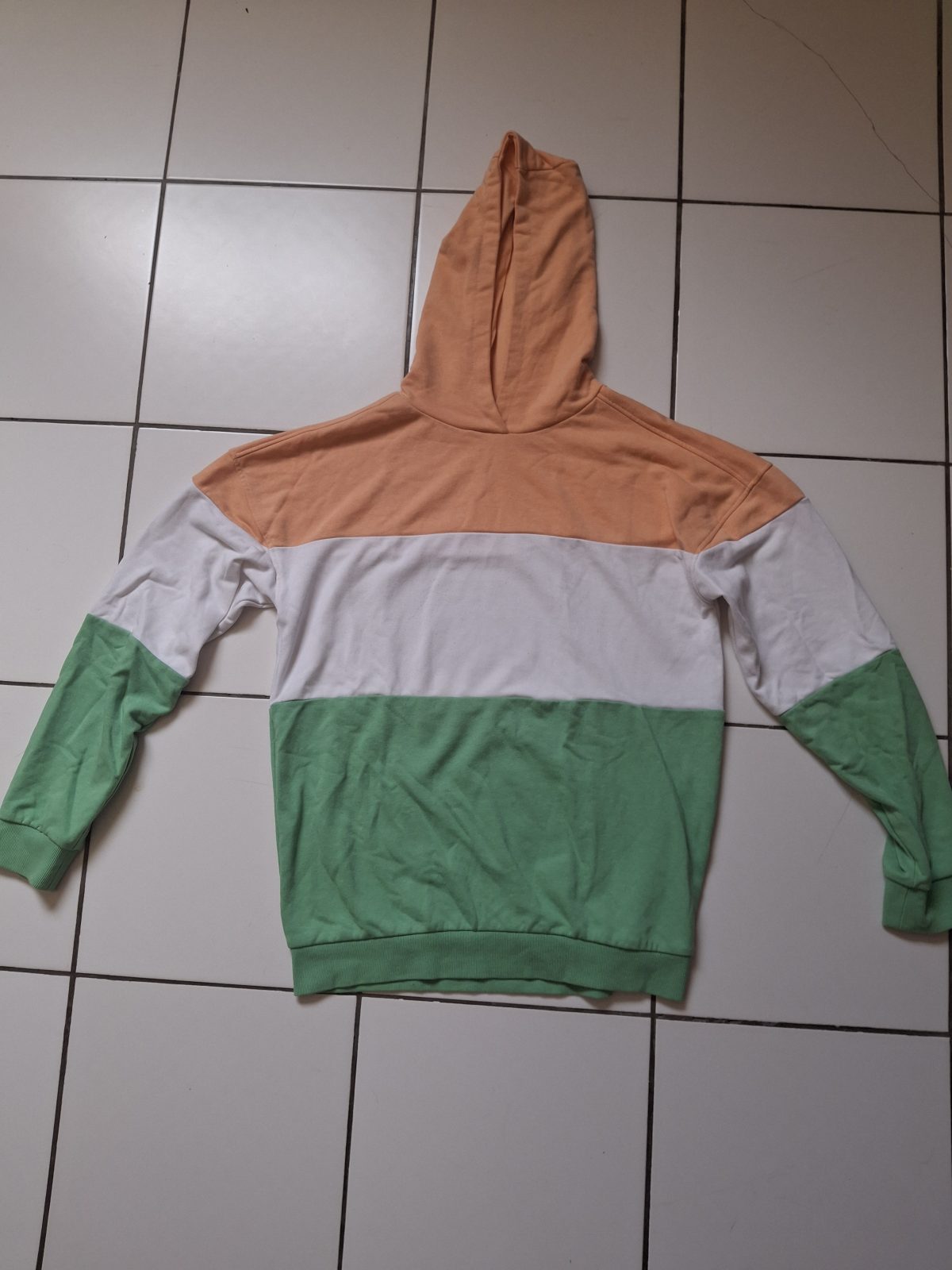 Sweat à capuche color block orange blanc vert TEX