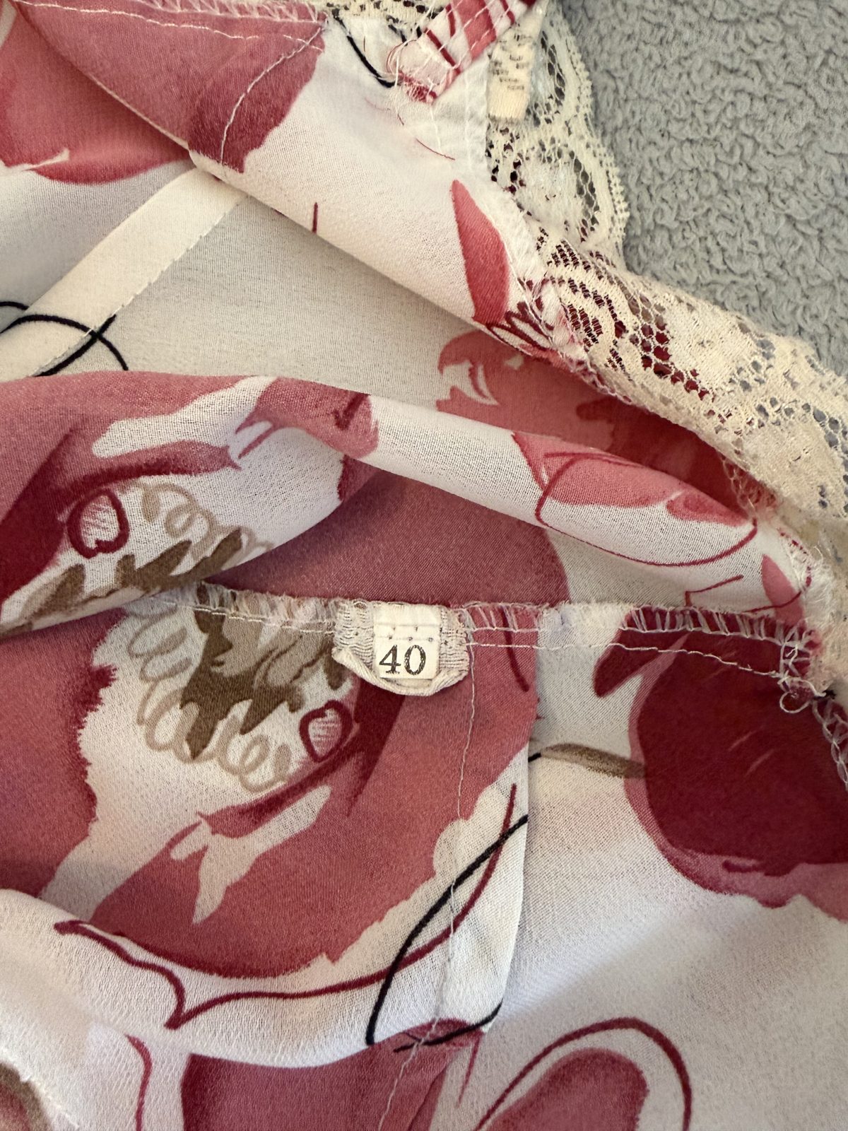 Caraco floral rose et crème à dentelle, taille 40