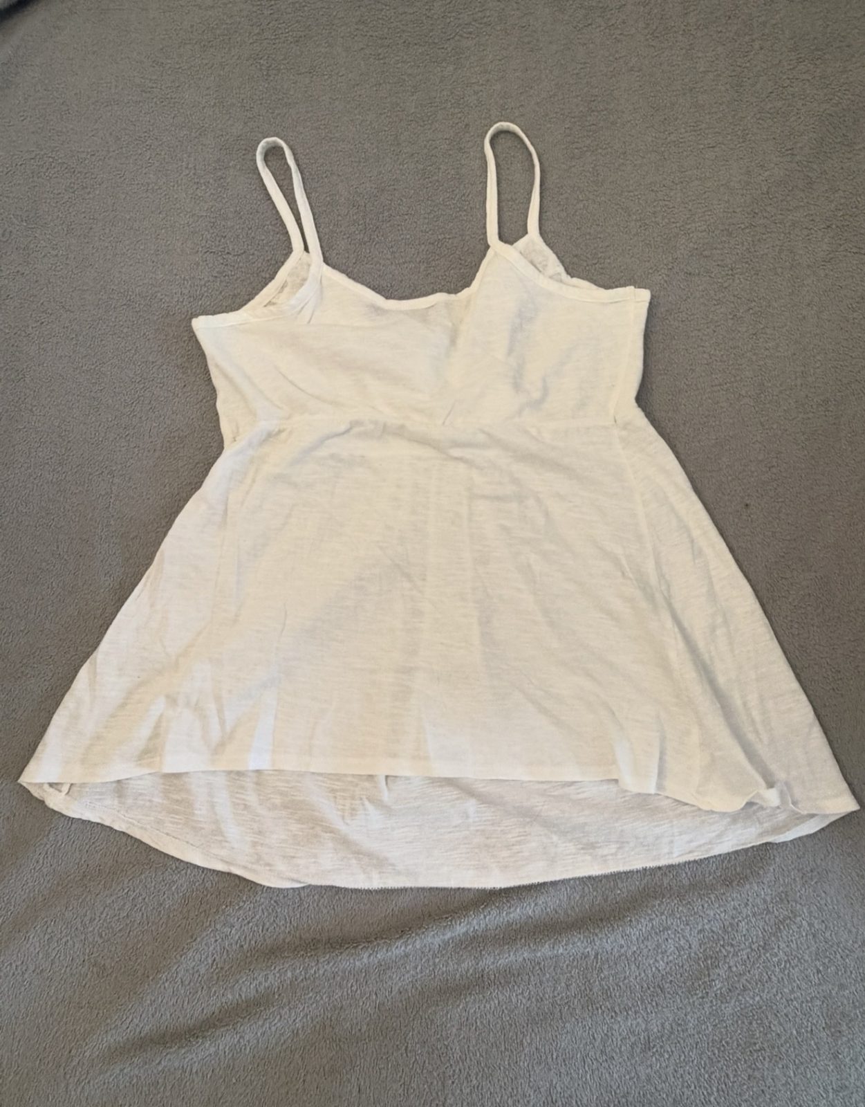 Débardeur blanc brodé noir Kiabi taille M