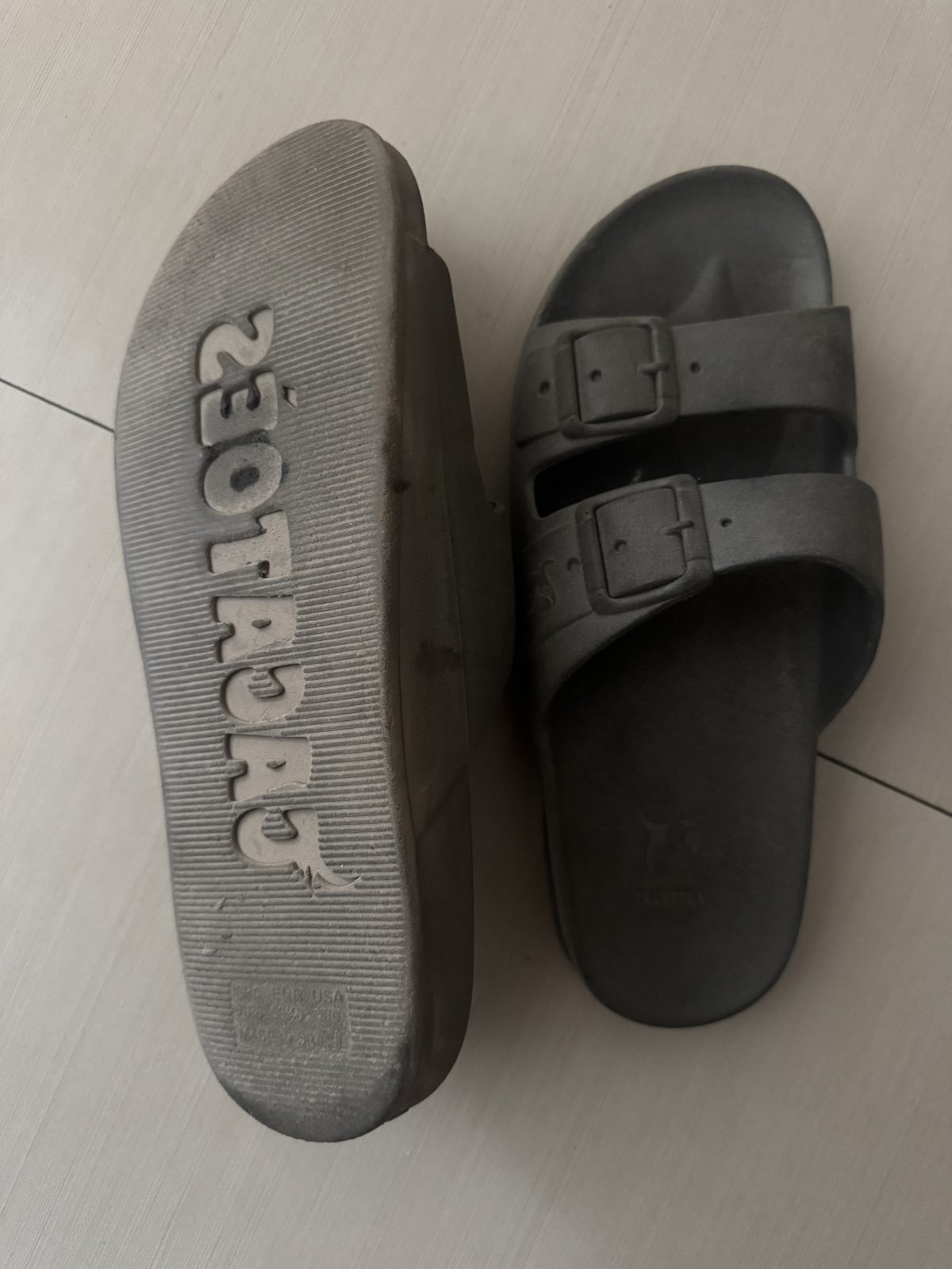Sandales Cacatoès grises à 2 boucles