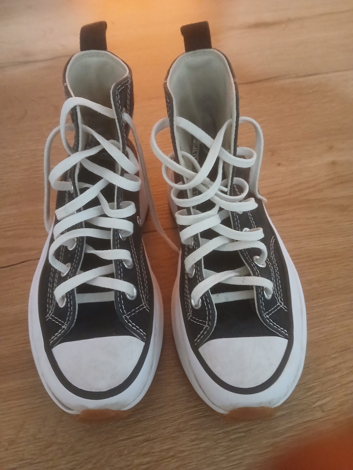 Converse Chuck Taylor noires montantes à semelle épaisse — Converse — Guadeloupe