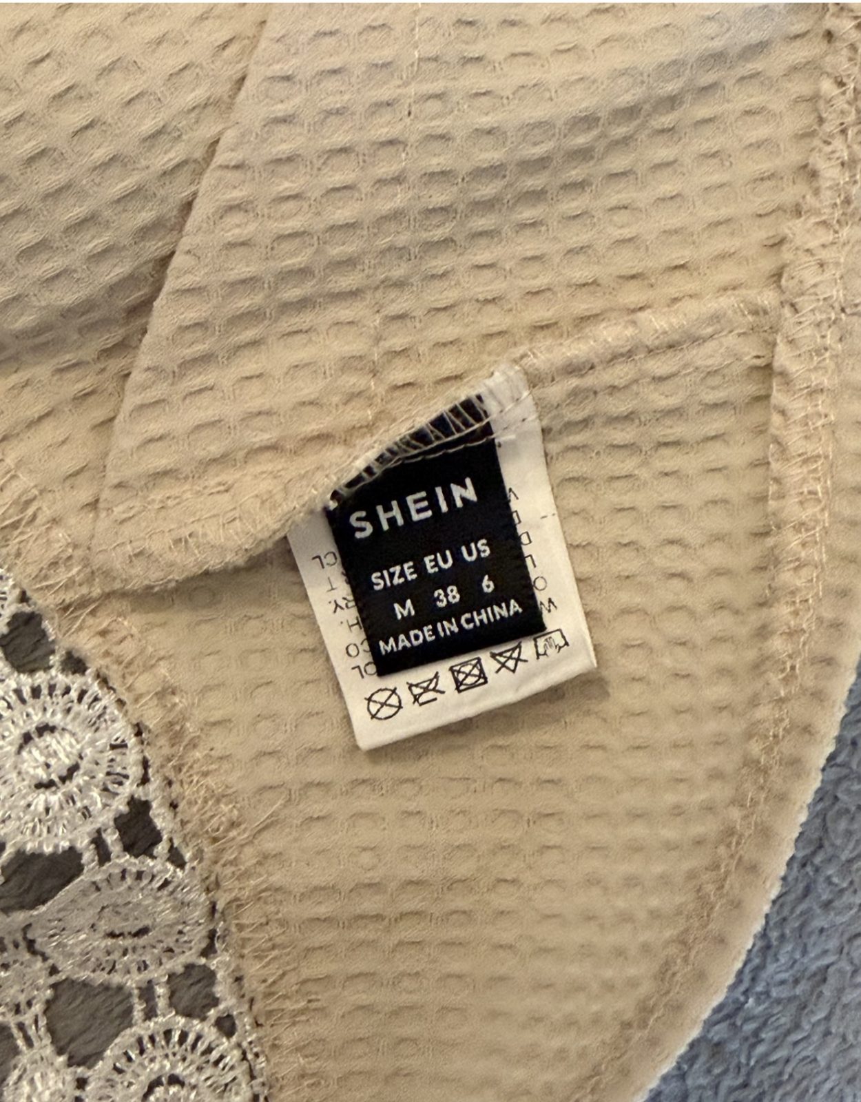 Haut beige à nouer avec dentelle et franges – Shein – Taille M