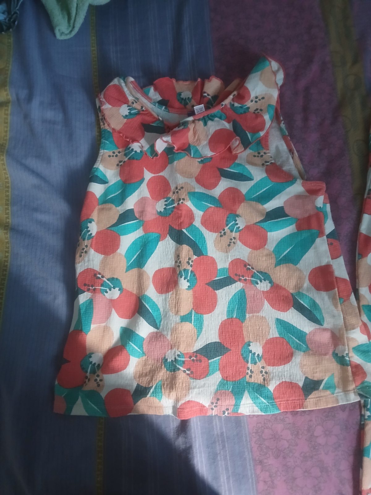 Ensemble haut et pantalon fleuri corail et vert