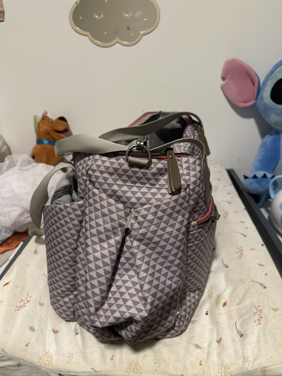 Sac à langer Béaba gris graphique motif triangles