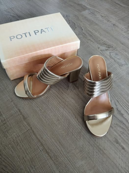 Chaussure femme pointure 37, NEUF — La Réunion