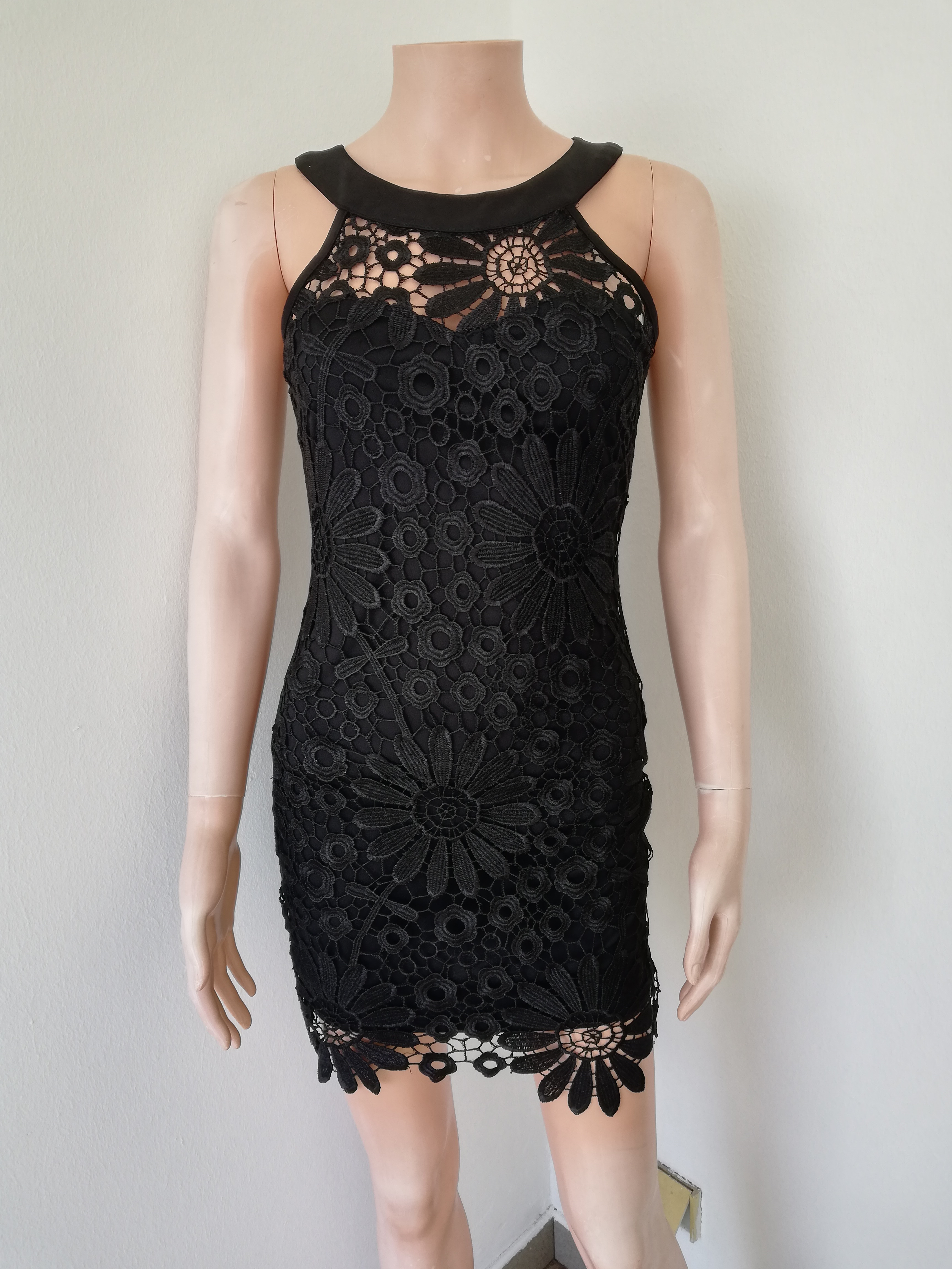 Robe femme dentelle noir taille 36 — La Réunion