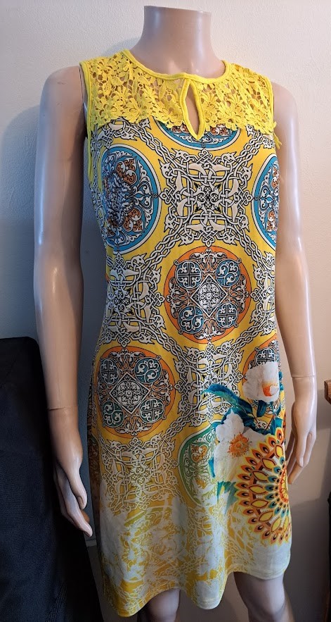 Robe imprimée jaune t38 — La Réunion