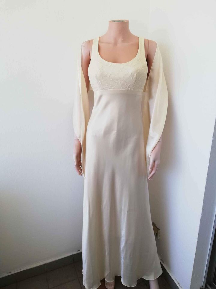 Robe de cortège ivoire T36 + étole — La Réunion