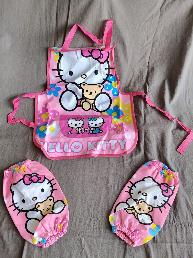 tablier plus manchettes fillette HELLO KITTY — HELLO KITTY — La Réunion