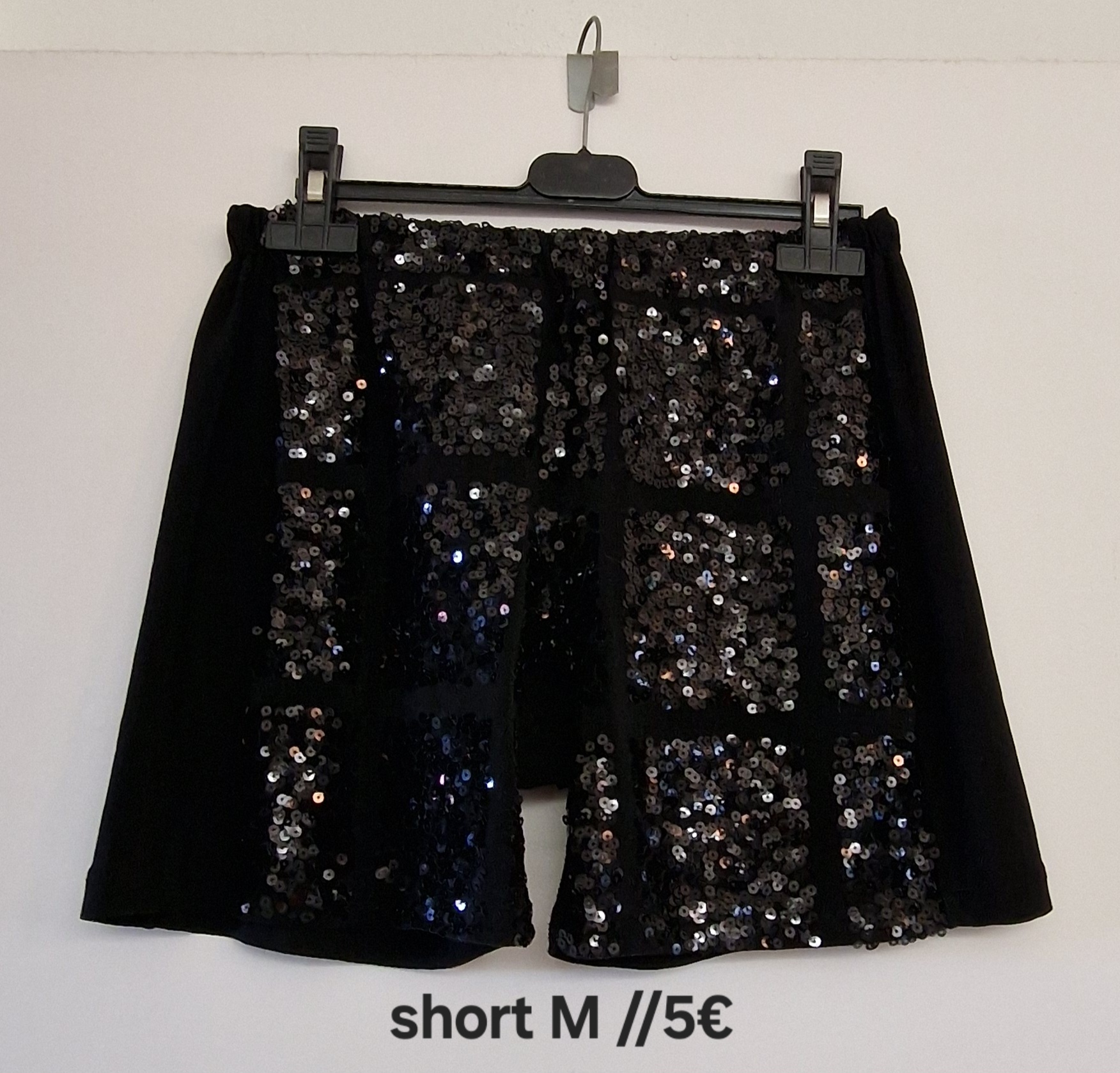 Vend short noir en sequin — La Réunion