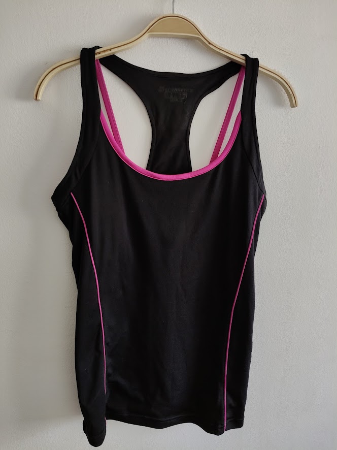 Vêtement de sport, haut, taille S/M, très bon état — La Réunion