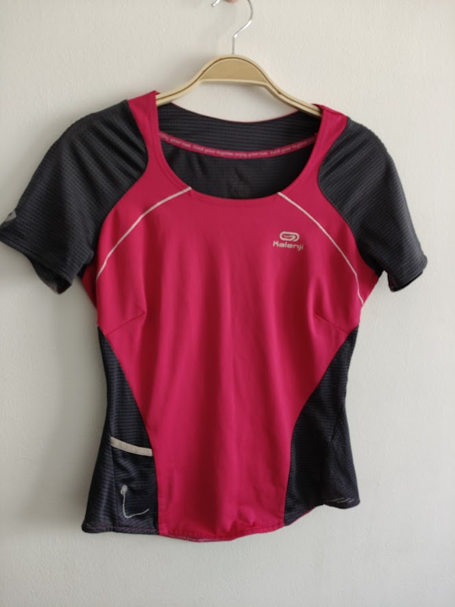 Vetement de sport haut taille S/M, très bon état — La Réunion